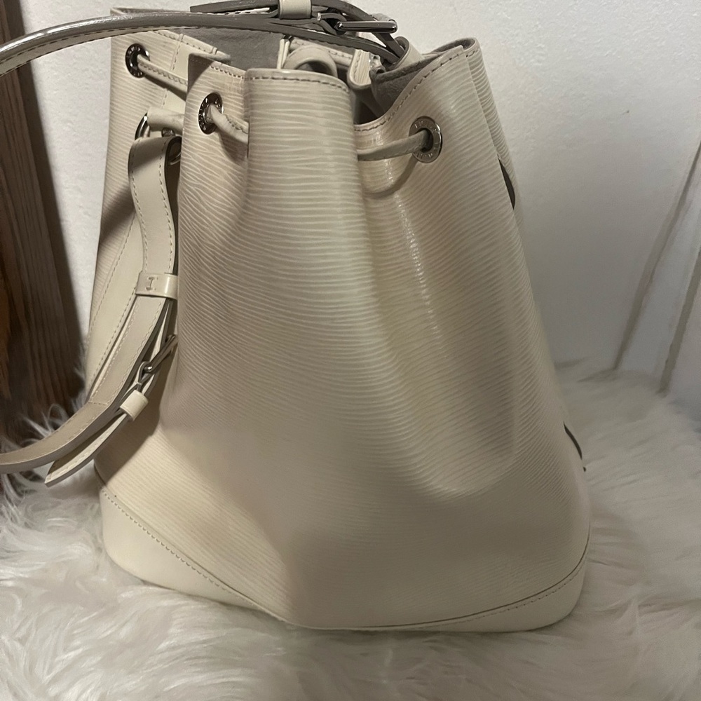 Used Vuitton Petit Noe
